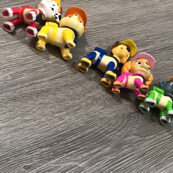Paw Patrol Set of 5 Movable Rescue Team Figures - Picture 4 of 7